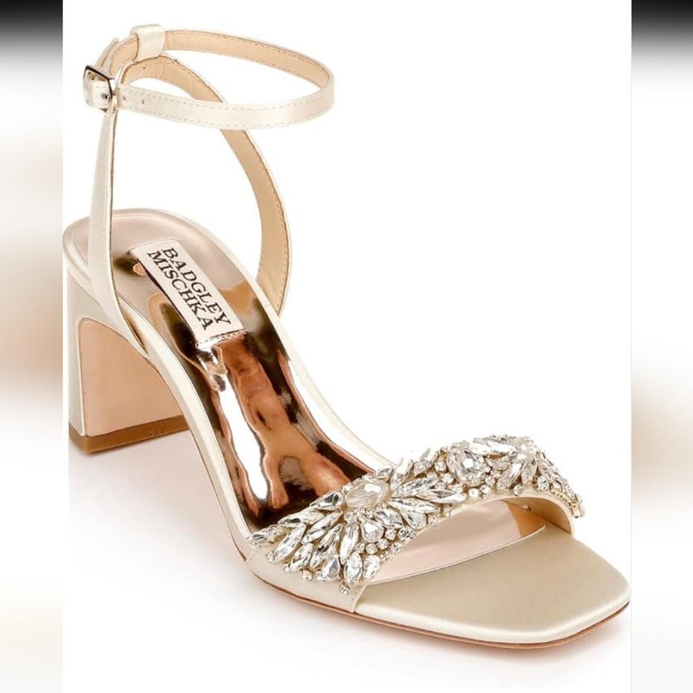 Badgley Mischka Sz 7.5 Cream Embellished Heels
